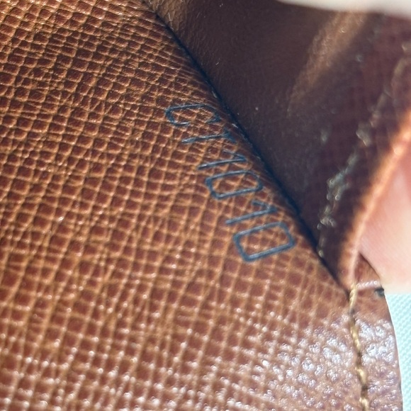 Beautiful Vintage Louis Vuitton Long Wallet sold - Picture 13 of 13